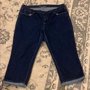 Old Navy sweetheart Capri jeans, size 16